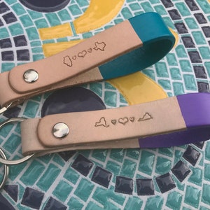 16 FARBEN: Fernbeziehungszustand gestempelter Schlüsselanhänger (1) | USA Zustand Zustand | Weg Geschenk | College-Student Geschenk
