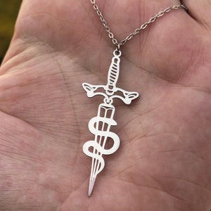 Schlangenschwert Halskette | Beste Freundin Geburtstagsgeschenk | Wicca Halskette | Süßer heidnischer Schmuck | Einzigartige Hexe Halskette | Halloween Schmuck