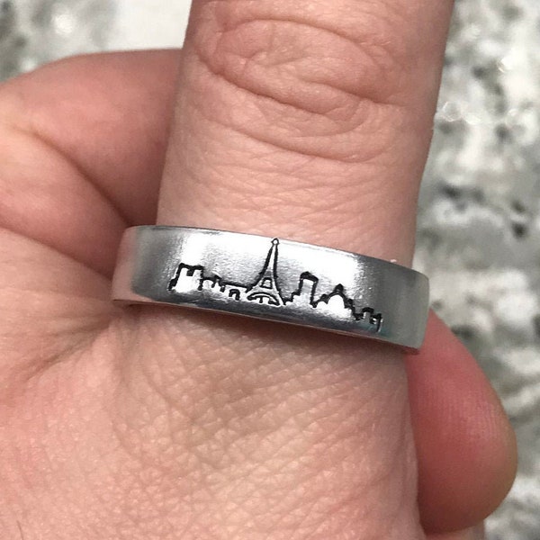 Paris Skyline Minimalistisch Stapelring | Ville Lumière Stadtbild Ring | Zierlicher Silber Ring | Fernverkehr Frankreich | Geschenk für College-Studenten