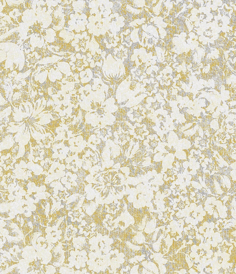 K&ouml;nnte beinhalten: Ein nahtloses Muster mit einem wei&szlig;en floralen Design auf goldenem Hintergrund. Die Blumen sind stilisiert und haben einen Vintage-Look.