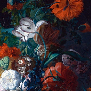 Op de afbeelding: Een stilleven met een boeket kleurrijke bloemen, waaronder rode klaprozen, witte tulpen en andere bloemen. De bloemen zijn in een vaas gerangschikt en zijn geplaatst tegen een donkere achtergrond.