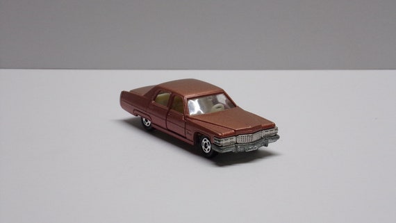 tomica cadillac
