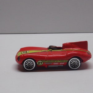 Hot wheels jaguar d type race car made in 1996 diecast car