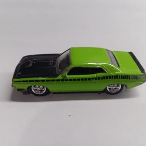 Johnny lightning 1970 plymouth aar cuda Diecast car