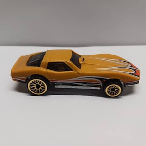 Hot wheels chevy corvette stingray  diecast car