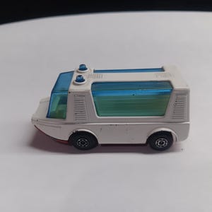 Matchbox superfast strecha fetcha ambulance  diecast car