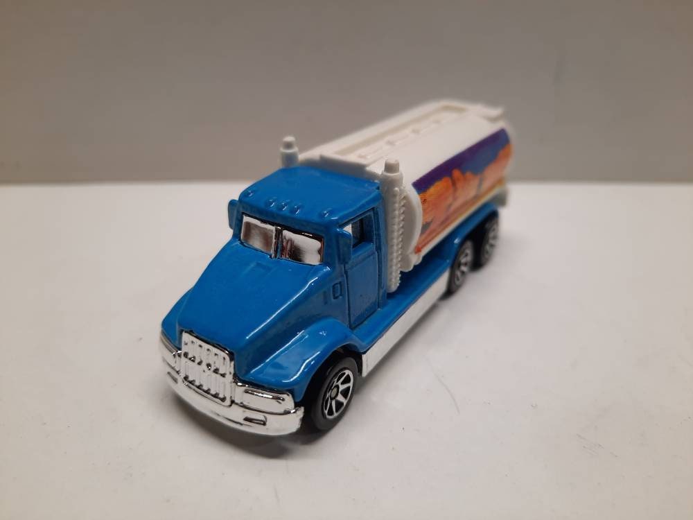 Hot Wheels 1991 Peterbuilt Fuel Tanker Truck in Mint