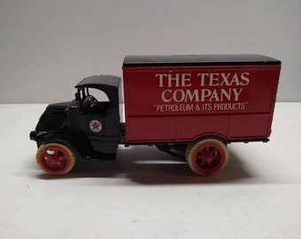 Ertl 1925 mack bull dog texas company die cast coin bank made in 1990s