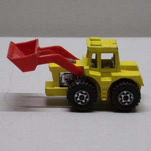 Matchbox superfast tractor shovel  from 1976 diecast car.