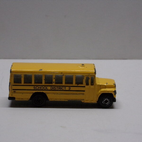 Matchbox school bus from 1985 diecast car