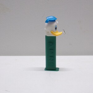 Donald duck pez despensor made in hungry  . 1970s