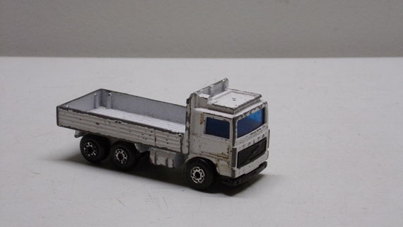 matchbox volvo 240