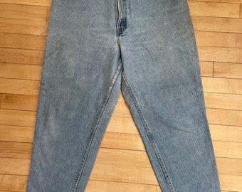 90s Levi’s 550 Light Wash Jeans