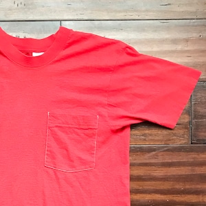 1980&#39;s Vintage Fruit Of The Loom pocket t shirt  mens Small