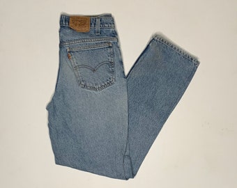 levis 550 student