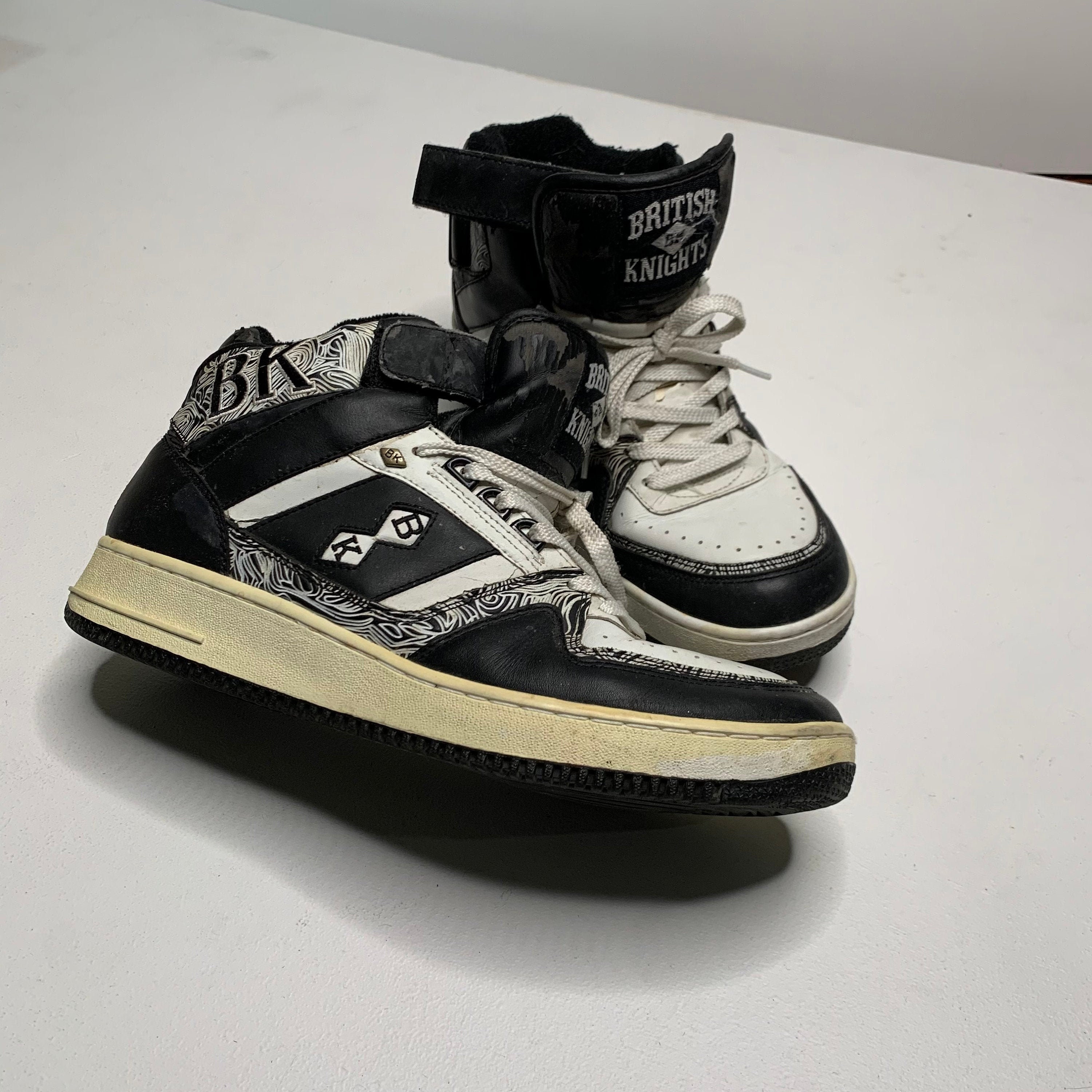 wildernis bijwoord Koninklijke familie 1990's Vintage British Knights Hi Top Street Shoes Black - Etsy