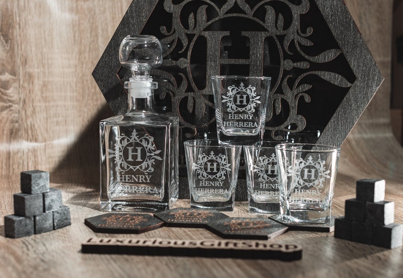 Whisky personnalisé, ensemble de carafe à whisky, cadeau de Noël, verres à whisky, pierres à whisky, ensemble de carafe à bourbon, cadeaux de whisky, carafes image 1