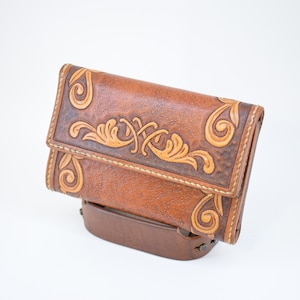 Cartera de piel para mujer. Cartera de cuero labrada a mano.