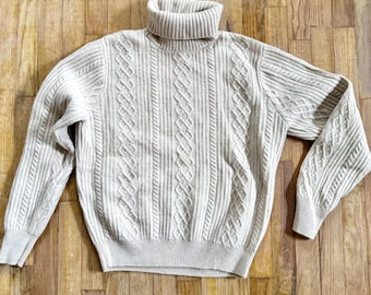 Vintage women’s Peter Millar Sweater - Cashmere Turtleneck - Medium Cream Wool Sweeter