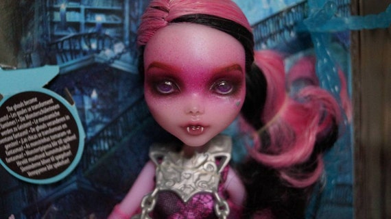 monster high haunted draculaura