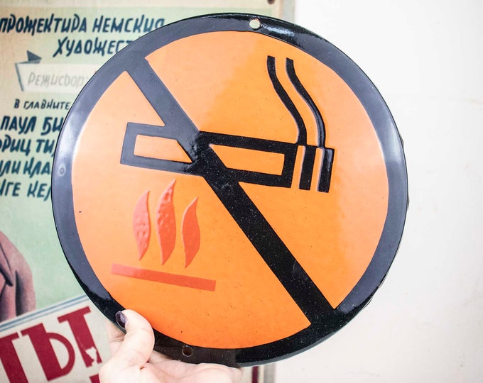 Round Vintage Enamel Sign "No Smoking"