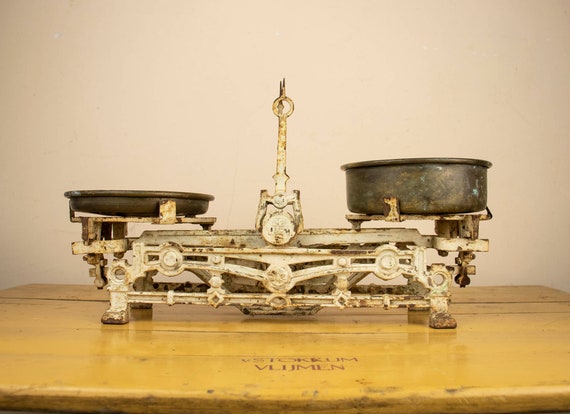 Vintage JE WIEN Cast Iron Groceries Scale with Brass Trays