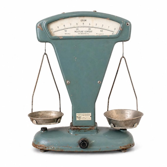 Vintage Hungarian Scale