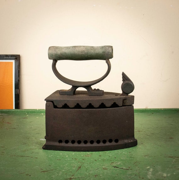 Vintage Charcoal Iron, 1910s-1920s Heavy Charcoal Iron