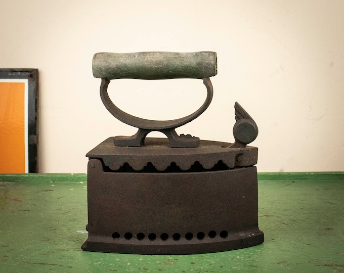 Vintage Charcoal Iron, 1910s-1920s Heavy Charcoal Iron