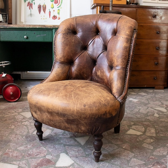 Vintage Genuine Leather Chesterfield-Style Armchair – Button-Back Design
