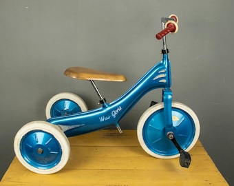 ヴィンテージ三輪車 Vintage Children's Tricycle: Buttery Yellow & White, Rusted Metal