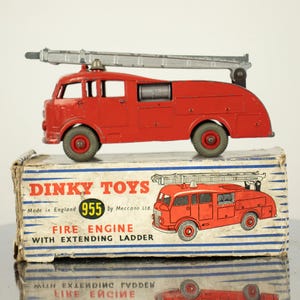 Vintage Dinky Toys No. 955 Fire Engine with Extending Ladder – Original Box