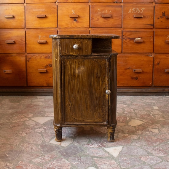 Vintage Rustic Metal Bedside Cabinet – Hand-Painted Faux Wood Nightstand