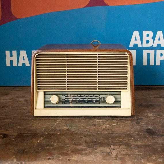 Vintage Polish "Różyna" Bakelite Tube Radio – 1960s