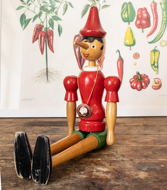 Vintage Wooden Pinocchio Doll – Made in Italy – with Soviet Buratino Badge – 1960s–1970s