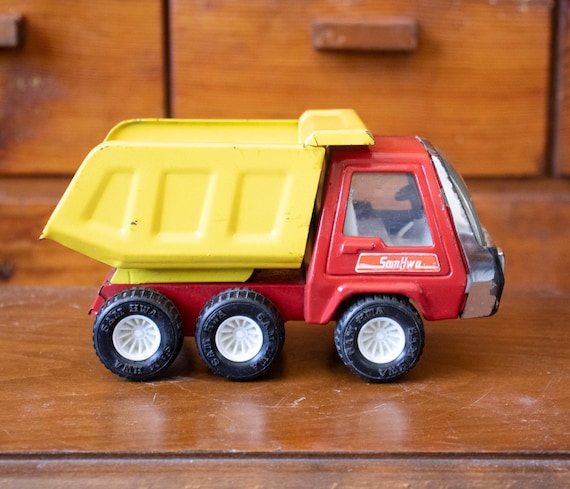 Vintage Korean SamHwa Dump Truck Toy