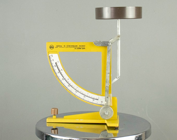 Vintage Scale used for Educational Purpose