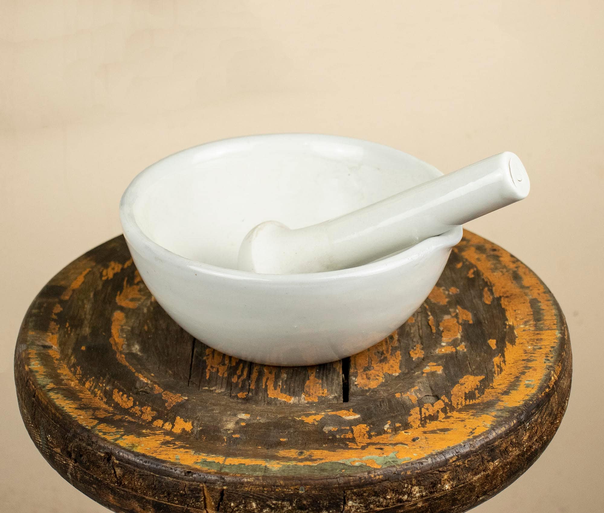 Mortaio in ceramica con pestello, colore bianco - OFBA srl