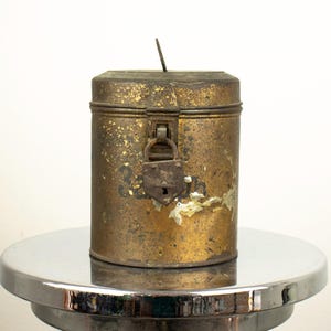 Boîte à Sucre Antique Début des Années 1900 en Étain avec Cadenas fonctionnel, Bulgarie