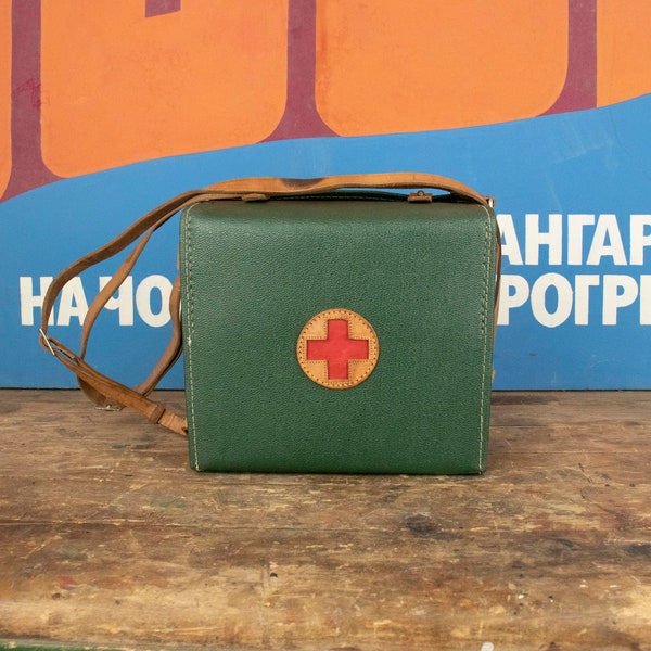 Sac d'infirmière en cuir vintage, vieux sac à main avec croix rouge