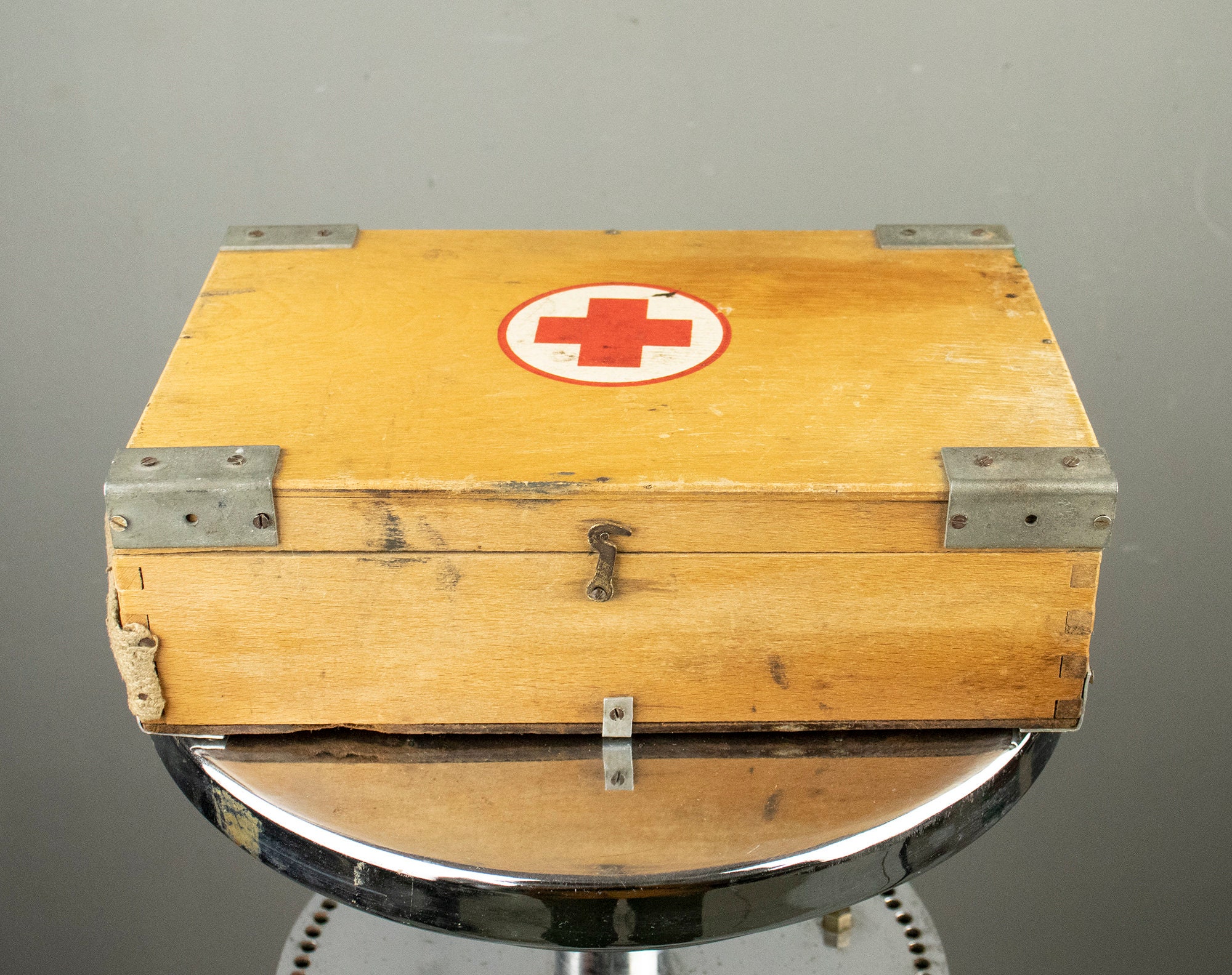Theo&Cleo - Contenitore per medicinali, grande, kit di pronto soccorso,  scatola per medicinali, XXL, stile vintage, bianco : : Casa e  cucina