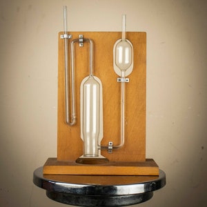 Vintage Labor Set auf Holzständer, Labor Experimentier Set
