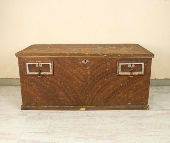 Wooden Countryside Chest with Drawers