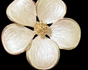 White Guilloche Enamel Flower Floral Gold Tone Costume Brooch Pin 1.58 In Vtg