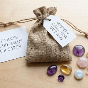 BOLSA MISTERIOSA: Bolsa Misteriosa de piedras preciosas sueltas. Valor de 75.00 por 49.99. Bolsa de regalo sorpresa para crear joyas. 5-7 piezas por bolsa. Talla y talla.