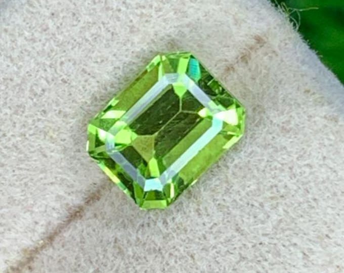 1.35 Carat Genuine Mined Peridot Faceted Loose Gemstone for Making Jewellery. Cushion Cut. 6 x 5 x 4 mm. Birthstone. Untreated. VVS Grade
