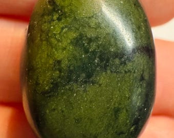 40.95 Carats Natural Canadian Jade. Oval Cabochon for Rings and Jewellery Supplies. British Columbia Jade. 26 x 18 x 10.3 mm. Genuine Mined.