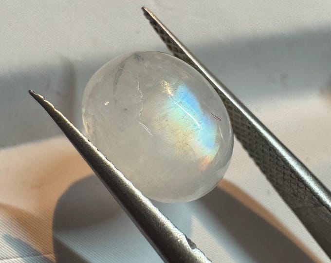 2.85 Carat Natural Royal Blue Moonstone. Natural Gemstone Cabochon. High Shine. Oval Polished. 9.7 x 7.7 x 4.5 mm. Jewelry Supplies.