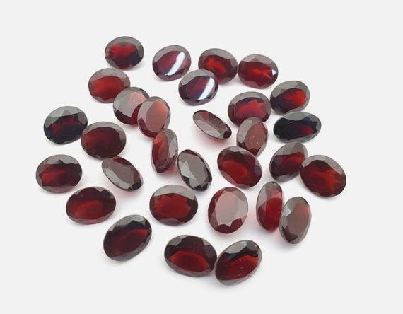 1.25 Carat Red Almandine Garnet, Oval Cut (8x6x4mm)