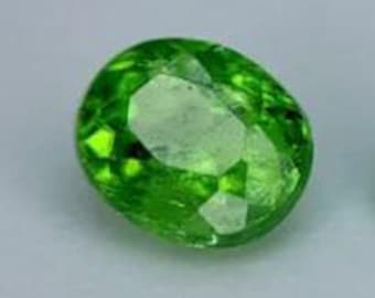 0.20 Carat Natural Tsavorite Green Garnet. Loose-Faceted Gemstone for Making Jewelry. Genuine Mined Garnet Birthstone. 4.3 x 3.3mm. Included